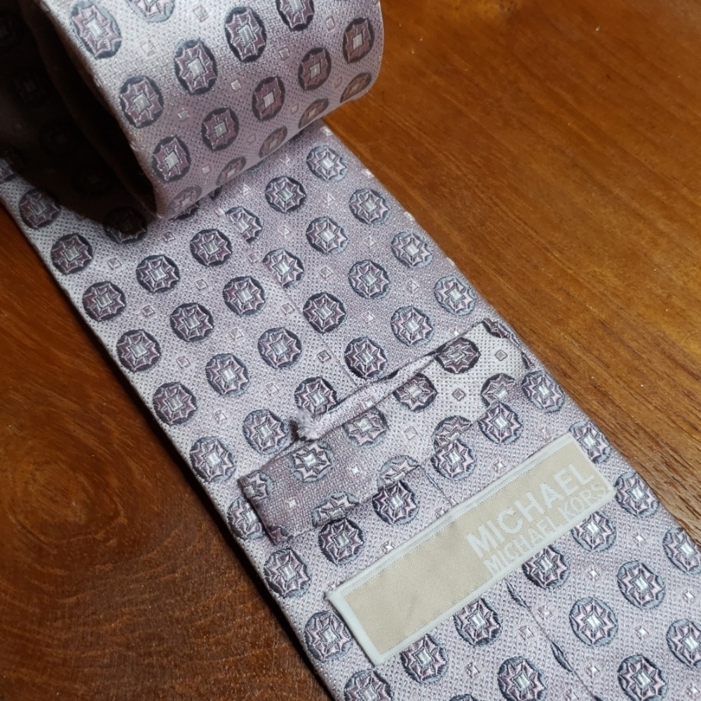 2/$15 SALE Michael Kors Pink Silk Tie - Picture 3 of 8